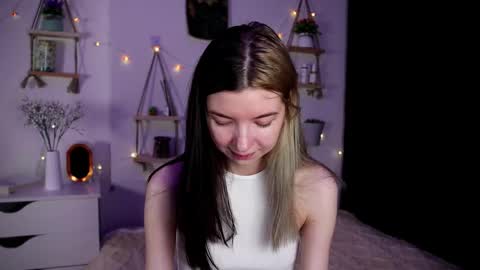 Snapshot of emmie_everly chatting on 10-21-25, 07:36 emmie_everly online show from 10-21-25, 07:36