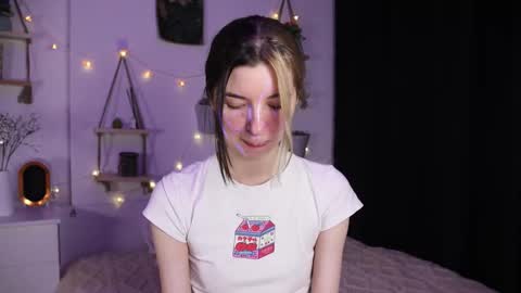 Snapshot of emmie_everly chatting on 10-23-25, 07:23 emmie_everly online show from 10-23-25, 07:23