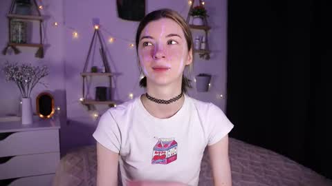 Snapshot of emmie_everly chatting on 10-25-25, 07:19 emmie_everly online show from 10-25-25, 07:19