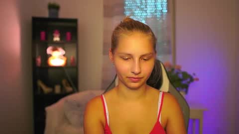 Emmie online show from 10-11-25, 01:09