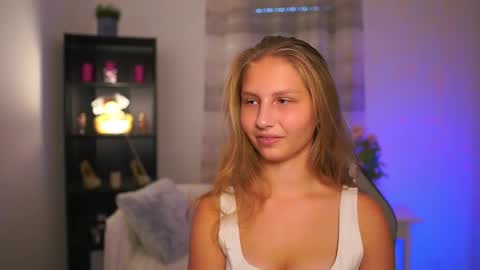 Snapshot of emmie_murray chatting on 11-02-25, 02:08 Emmie online show from 11-02-25, 02:08