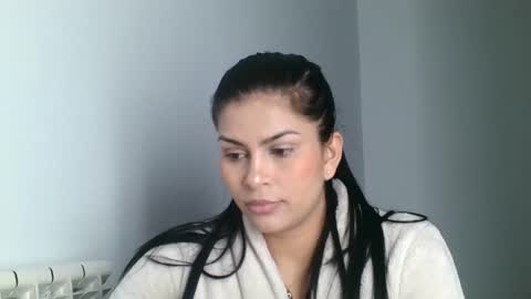 Snapshot of emmie_xxx chatting on 12-19-24, 01:18 emmie online show from 12-19-24, 01:18