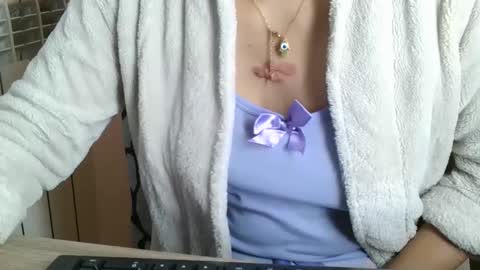 Snapshot of emmie_xxx chatting on 01-31-25, 08:43 emmie online show from 01-31-25, 08:43