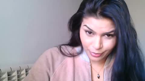 Snapshot of emmie_xxx chatting on 02-01-25, 02:45 emmie online show from 02-01-25, 02:45