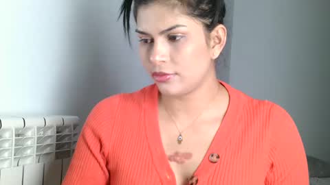 Snapshot of emmie_xxx chatting on 02-08-25, 03:42 emmie online show from 02-08-25, 03:42