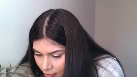 Snapshot of emmie_xxx chatting on 02-11-25, 02:02 emmie online show from 02-11-25, 02:02