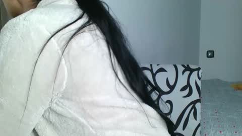 Snapshot of emmie_xxx chatting on 02-12-25, 09:10 emmie online show from 02-12-25, 09:10