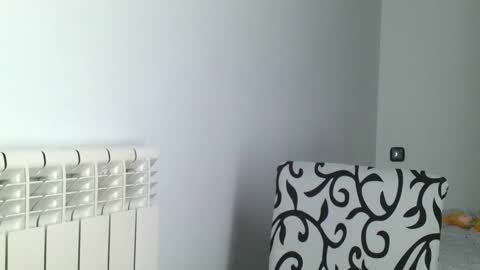 Snapshot of emmie_xxx chatting on 02-12-25, 12:33 emmie online show from 02-12-25, 12:33