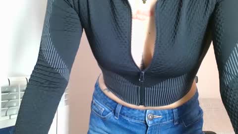 Snapshot of emmie_xxx chatting on 02-14-25, 08:42 emmie online show from 02-14-25, 08:42