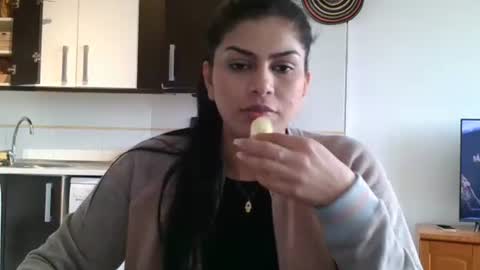 Snapshot of emmie_xxx chatting on 02-21-25, 11:44 emmie online show from 02-21-25, 11:44