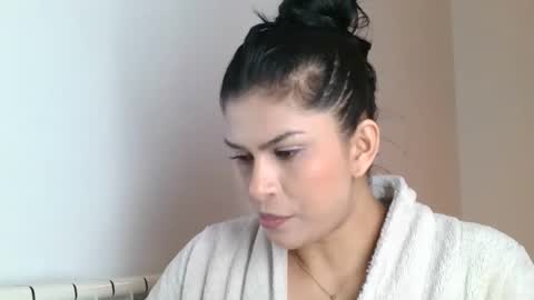 Snapshot of emmie_xxx chatting on 02-26-25, 11:30 emmie online show from 02-26-25, 11:30