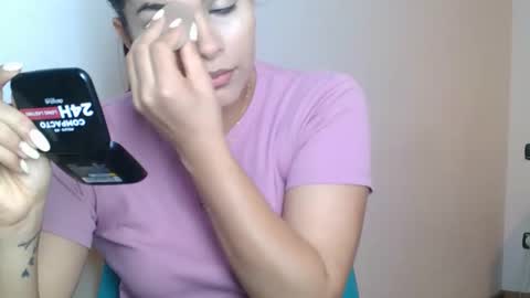 Snapshot of emmie_xxx chatting on 10-09-25, 08:01 emmie online show from 10-09-25, 08:01