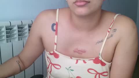 Snapshot of emmie_xxx chatting on 10-19-25, 01:45 emmie online show from 10-19-25, 01:45