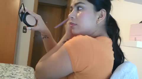 Snapshot of emmie_xxx chatting on 10-29-25, 09:22 emmie online show from 10-29-25, 09:22