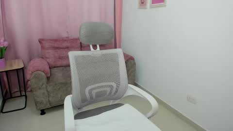 Emmi online show from 10-21-25, 07:58