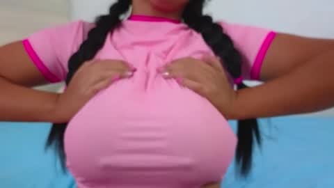 Snapshot of emmily2001 chatting on 11-27-25, 06:26 Emmily online show from 11-27-25, 06:26