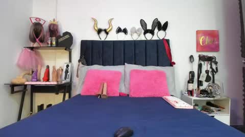 Snapshot of emmily_giraldo chatting on 06-04-26, 12:55 online show from 06-04-26, 12:55