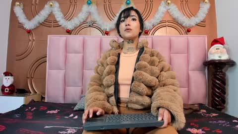 Emmily keller online show from 01-06-25, 01:41