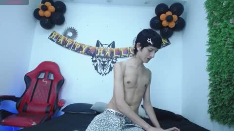 Snapshot of emmo_boy chatting on 10-12-25, 12:26 SERGIO online show from 10-12-25, 12:26