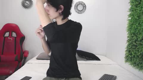 Snapshot of emmo_boy chatting on 11-04-25, 12:48 SERGIO online show from 11-04-25, 12:48