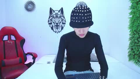 Snapshot of emmo_boy chatting on 11-12-25, 01:11 SERGIO online show from 11-12-25, 01:11