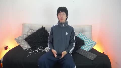 Snapshot of emmo_boy chatting on 11-18-25, 12:53 SERGIO online show from 11-18-25, 12:53