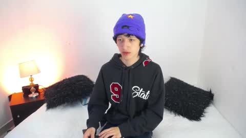 Snapshot of emmo_boy chatting on 11-21-25, 12:26 SERGIO online show from 11-21-25, 12:26