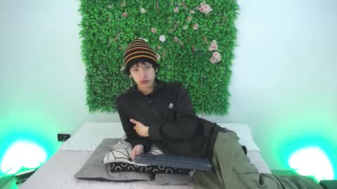 Snapshot of emmo_boy chatting on 11-25-25, 01:11 SERGIO online show from 11-25-25, 01:11