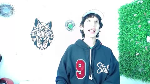 Snapshot of emmo_boy chatting on 12-01-25, 12:32 SERGIO online show from 12-01-25, 12:32