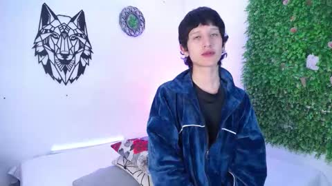 Snapshot of emmo_boy chatting on 12-02-25, 12:32 SERGIO online show from 12-02-25, 12:32