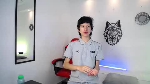 Snapshot of emmo_boy chatting on 12-14-25, 12:32 SERGIO online show from 12-14-25, 12:32