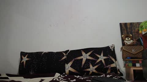 Snapshot of emmy___lee chatting on 12-19-24, 03:40 emmy___lee online show from 12-19-24, 03:40