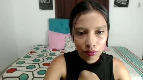 Snapshot of emmy_cutee chatting on 11-27-25, 01:57 Emily online show from 11-27-25, 01:57
