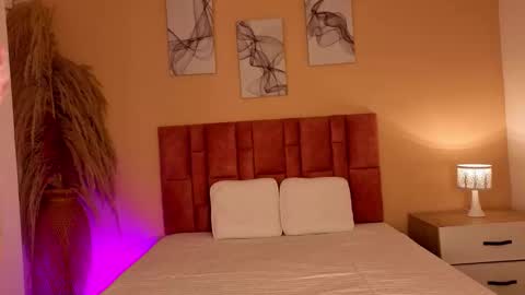 Snapshot of emmy_danielss chatting on 02-19-26, 11:50 emmy_danielss online show from 02-19-26, 11:50