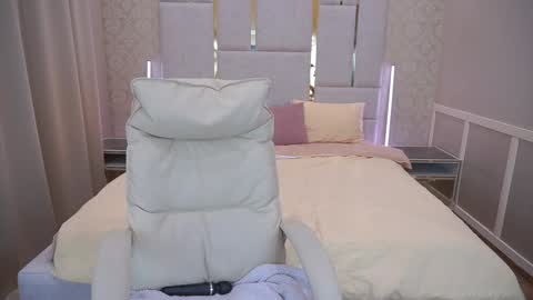 E M M Y online show from 01-16-25, 12:53