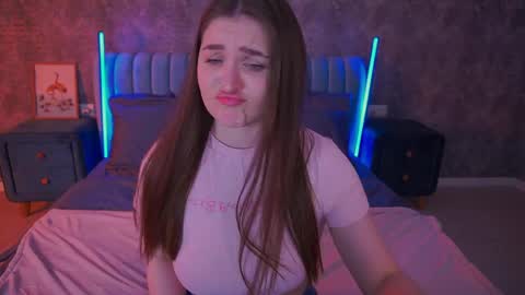 E M M Y online show from 04-09-26, 06:30