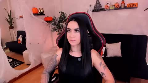 Emmy Evans  online show from 10-11-25, 07:45