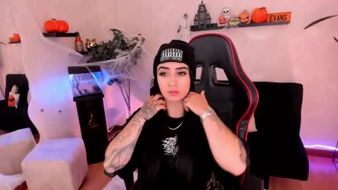 Emmy Evans  online show from 10-17-25, 07:27