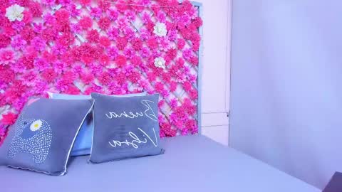 Snapshot of emmyrouse_ chatting on 03-01-25, 10:42 emmy rouse online show from 03-01-25, 10:42