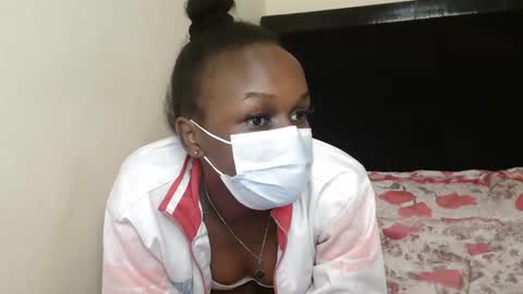 Snapshot of empressvee24 chatting on 11-26-25, 04:02 vee online show from 11-26-25, 04:02