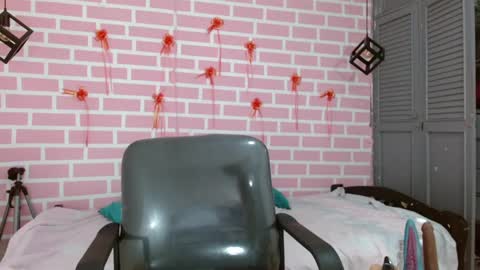 Emy online show from 03-10-25, 08:12