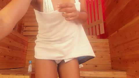 Snapshot of emy_barnert chatting on 10-11-25, 12:58 Mili online show from 10-11-25, 12:58