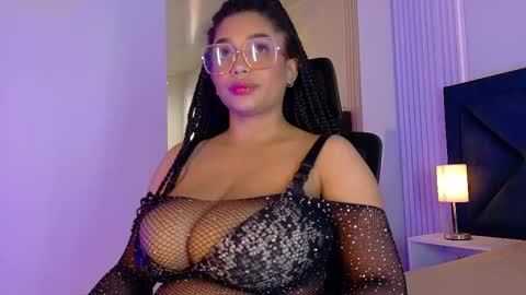 Snapshot of emy_leon chatting on 09-20-25, 10:44 Emy online show from 09-20-25, 10:44