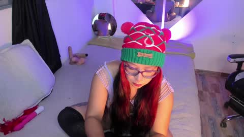 Snapshot of emy_xdy chatting on 12-16-24, 04:23 Im Emily would you like to help me reach 100 online show from 12-16-24, 04:23