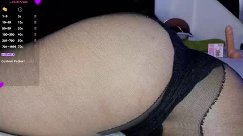 Snapshot of emy_xdy chatting on 01-08-25, 06:20 Im Emily would you like to help me reach 100 online show from 01-08-25, 06:20