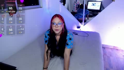 Snapshot of emy_xdy chatting on 01-22-25, 06:20 Im Emily would you like to help me reach 100 online show from 01-22-25, 06:20