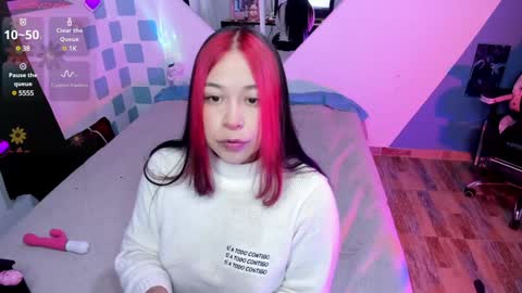 Snapshot of emy_xdy chatting on 01-28-25, 03:36 Im Emily would you like to help me reach 100 online show from 01-28-25, 03:36