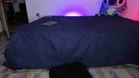 Snapshot of emy_xdy chatting on 10-06-25, 09:29 Im Emily would you like to help me reach 100 online show from 10-06-25, 09:29