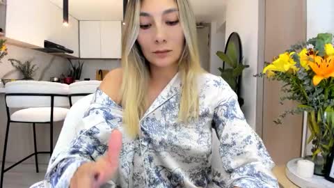 emyconneer online show from 02-13-25, 02:56