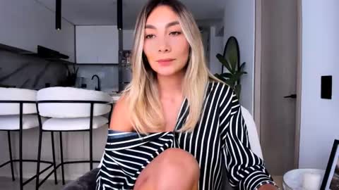 emyconneer online show from 02-22-25, 09:15